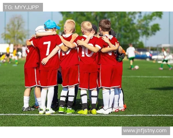 足球明星与孩子们的欢乐瞬间精彩图片集锦