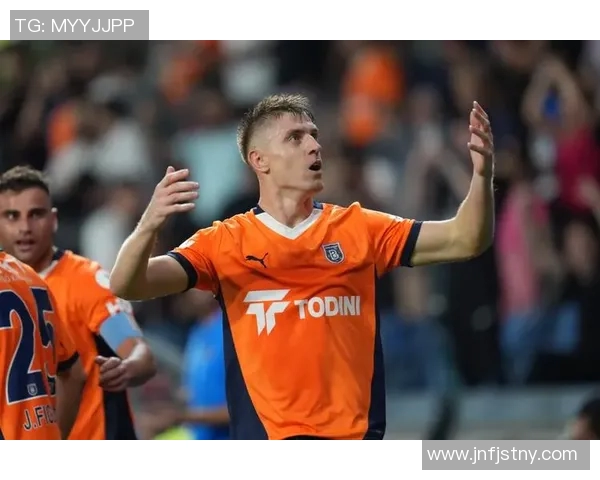 足球明星在镜子前的高清瞬间展现自我魅力与风采的精彩图片合集